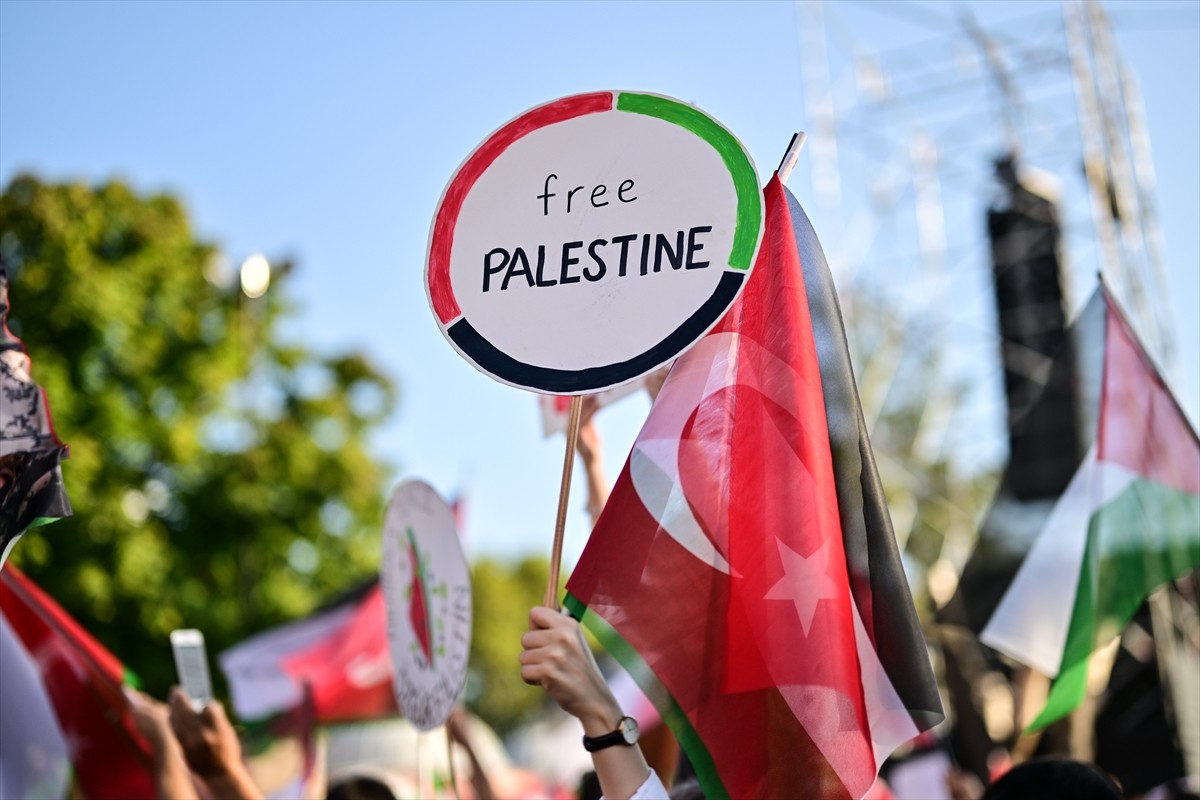 Filistin'e Destek Platformu öncülüğünde düzenlenen "Şehit Heniyye'den son çağrı" etkinliği için...