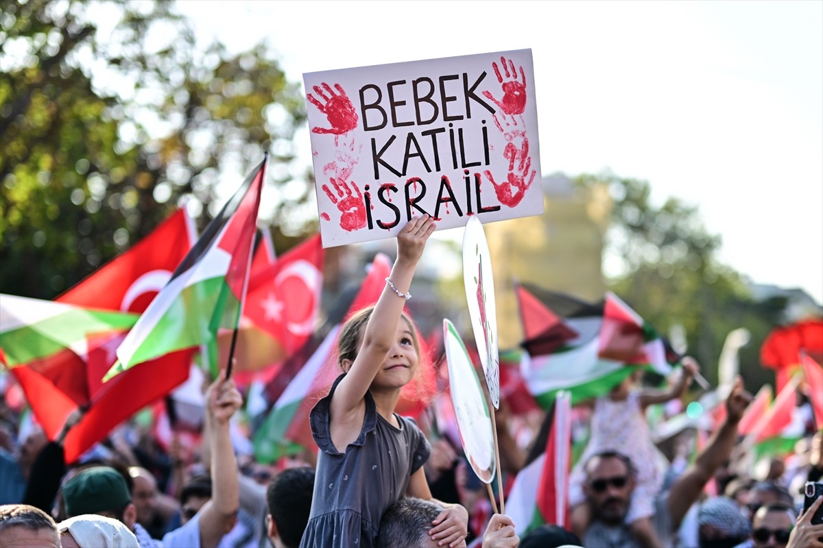 Filistin'e Destek Platformu öncülüğünde düzenlenen "Şehit Heniyye'den son çağrı" etkinliği için...