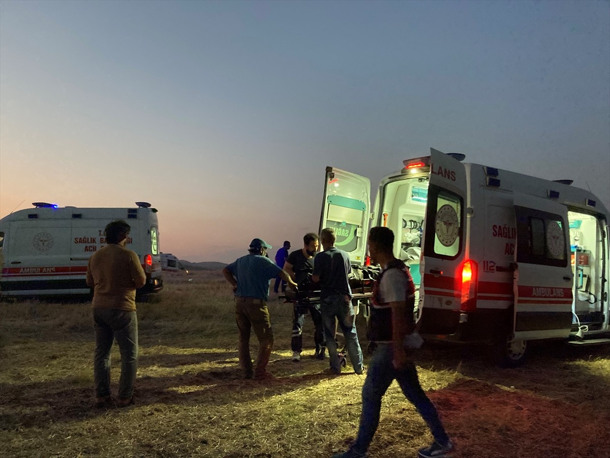 Gaziantep'in Nurdağı ilçesinde gölete giren baba ve kızı hayatını kaybetti. İhbar üzerine bölgeye...