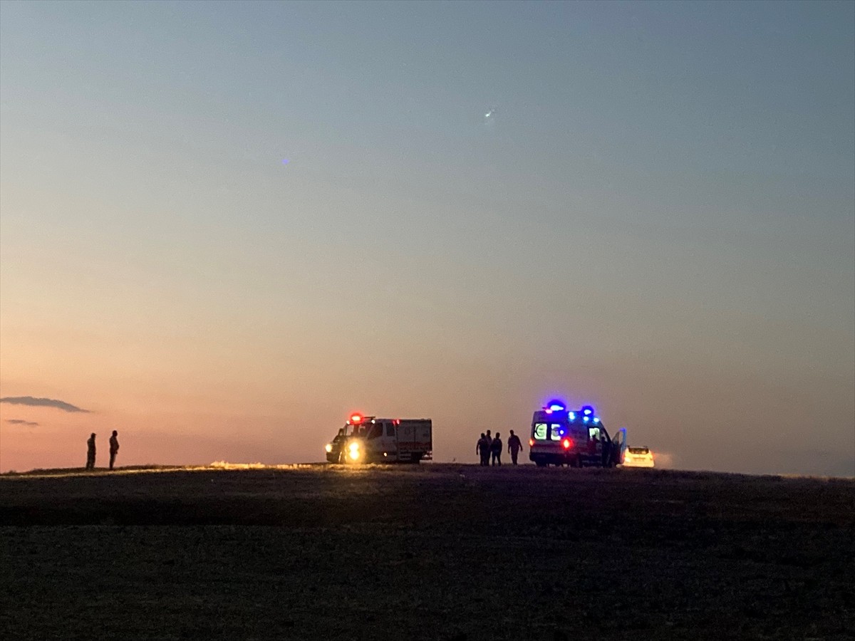 Gaziantep'in Nurdağı ilçesinde gölete giren baba ve kızı hayatını kaybetti. İhbar üzerine bölgeye...