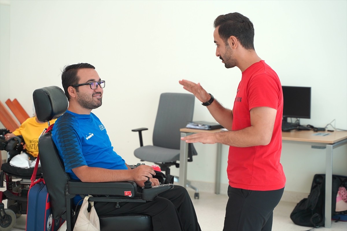 Gaziantep Boccia Takımı'nın kas hastası sporcuları, yaptıkları branşla "sosyalleşiyor ve hayata...