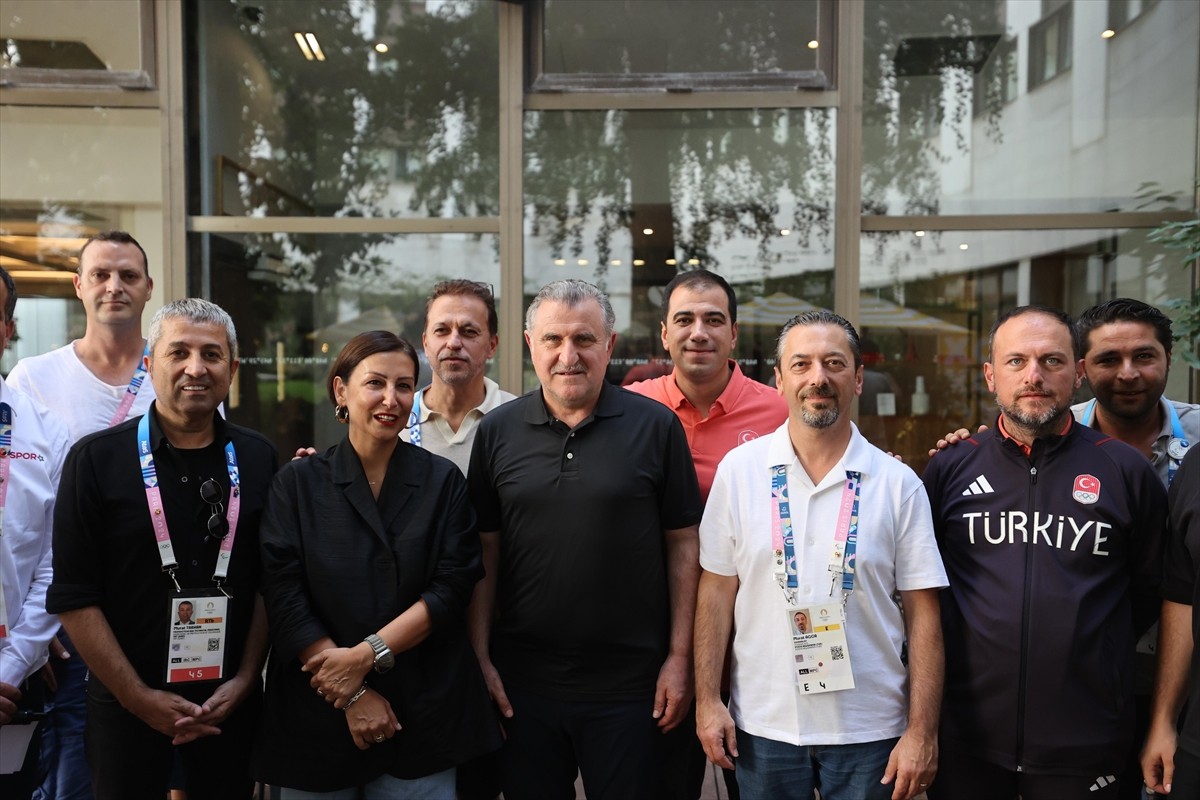 Gençlik ve Spor Bakanı Osman Aşkın Bak, Paris 2024 Olimpiyat Oyunları'nın ardından olimpiyatları...