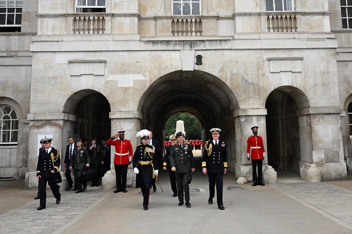 Genelkurmay Başkanı Orgeneral Metin Gürak, Birleşik Krallık Genelkurmay Başkanı Oramiral Tony...