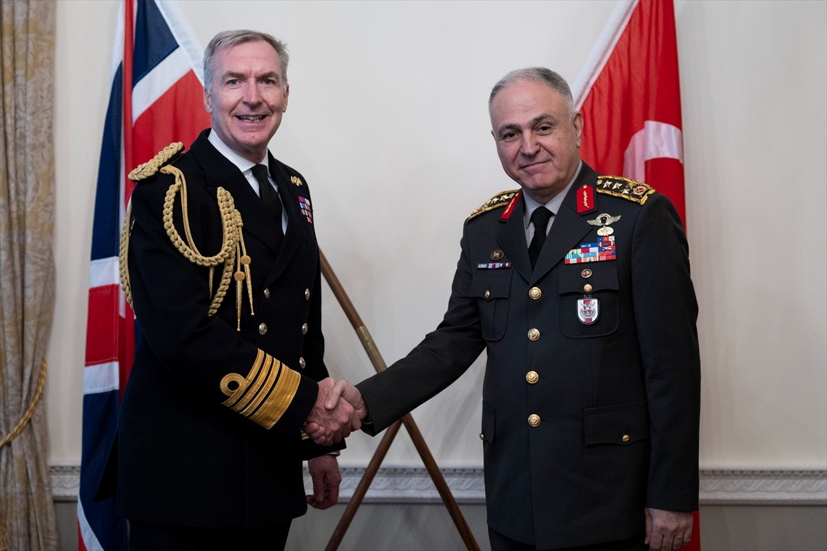 Genelkurmay Başkanı Orgeneral Metin Gürak, Birleşik Krallık Genelkurmay Başkanı Oramiral Tony...