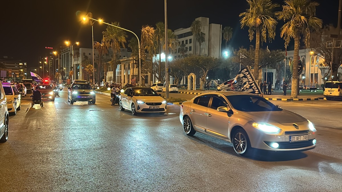 Hatay'ın İskenderun ilçesinde vatandaşlar, Türkiye Süper Kupa mücadelesinde Galatasaray ile...