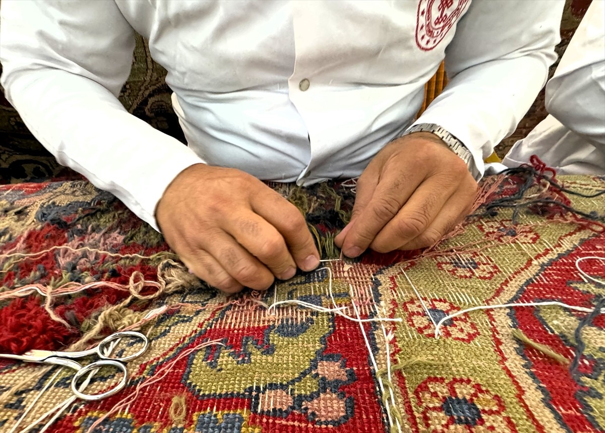 Hollanda'nın Lahey kentinde Uluslararası Adalet Divanı olarak hizmet veren Barış Sarayı'na Osmanlı...