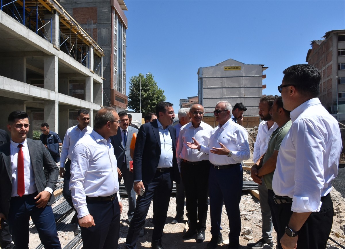 İçişleri Bakan Yardımcısı Münir Karaloğlu, geçen yıl 6 Şubat'ta yaşanan Kahramanmaraş merkezli...