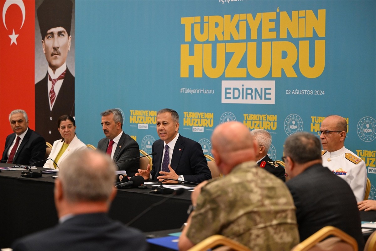  İçişleri Bakanı Ali Yerlikaya, bazı temaslarda bulunmak üzere geldiği Edirne'de "Türkiye'nin...