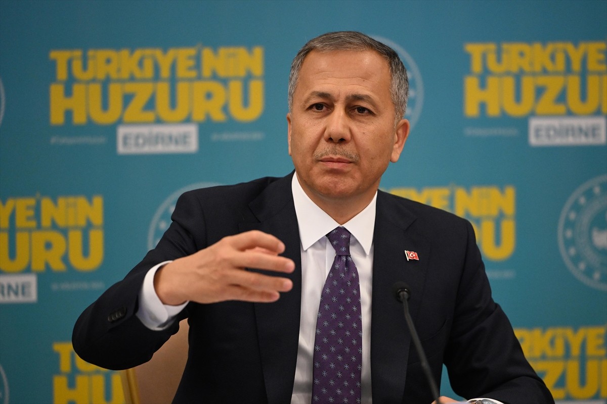  İçişleri Bakanı Ali Yerlikaya, bazı temaslarda bulunmak üzere geldiği Edirne'de "Türkiye'nin...