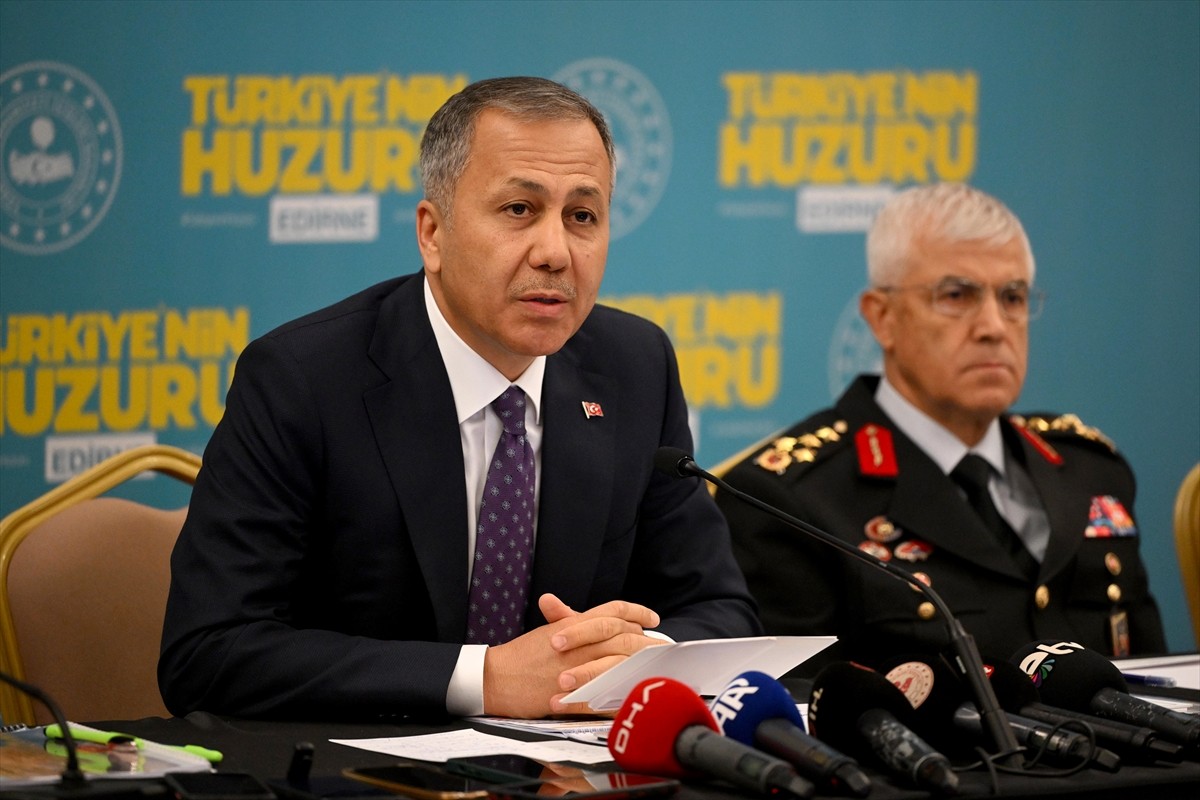  İçişleri Bakanı Ali Yerlikaya, bazı temaslarda bulunmak üzere geldiği Edirne'de "Türkiye'nin...