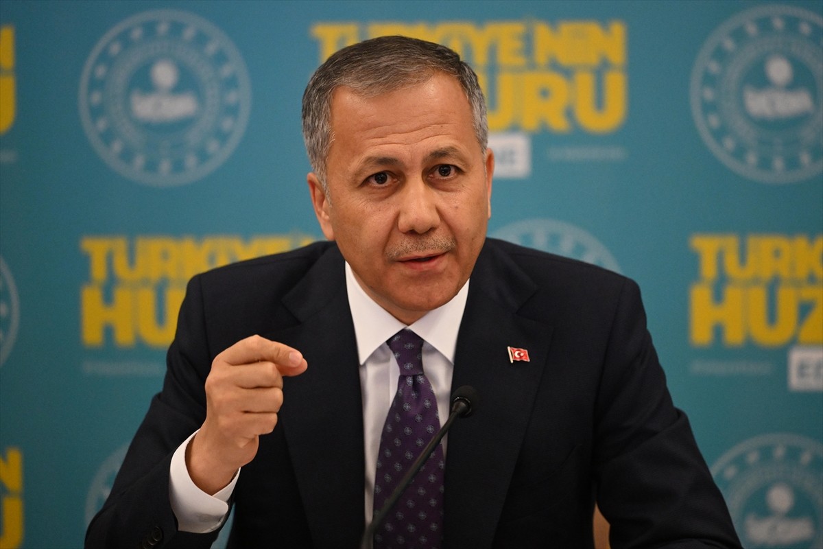  İçişleri Bakanı Ali Yerlikaya, bazı temaslarda bulunmak üzere geldiği Edirne'de "Türkiye'nin...