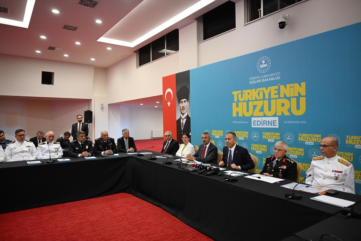  İçişleri Bakanı Ali Yerlikaya, bazı temaslarda bulunmak üzere geldiği Edirne'de "Türkiye'nin...