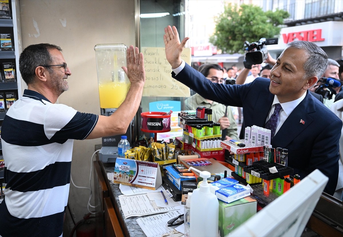 İçişleri Bakanı Ali Yerlikaya,  bazı temaslarda bulunmak üzere geldiği Edirne'de  Saraçlar...