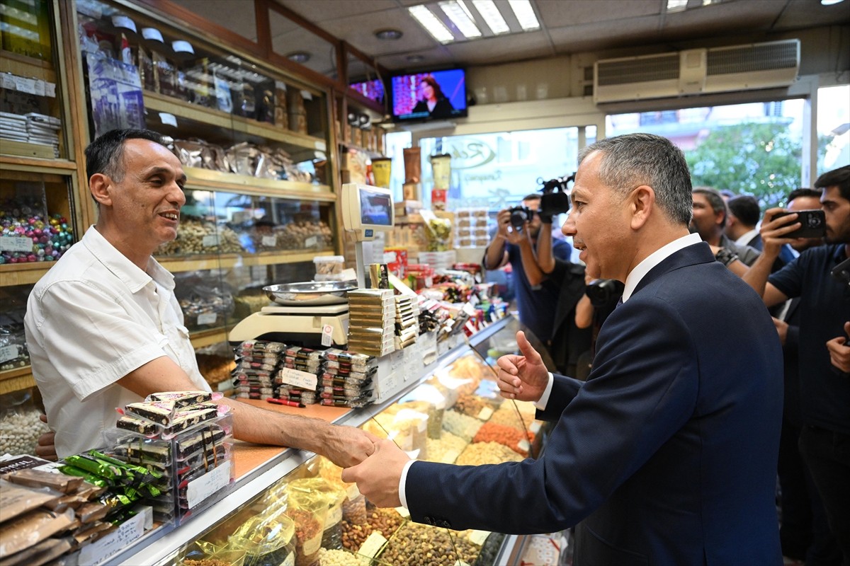İçişleri Bakanı Ali Yerlikaya,  bazı temaslarda bulunmak üzere geldiği Edirne'de  Saraçlar...