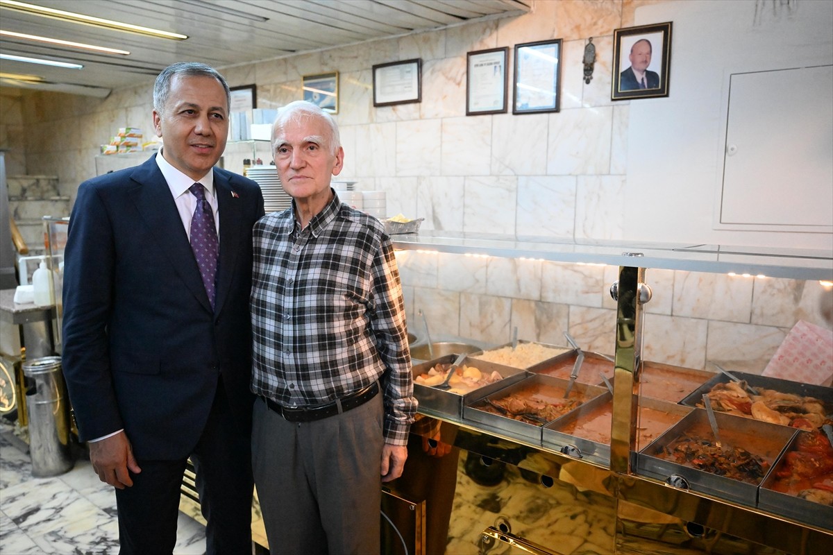 İçişleri Bakanı Ali Yerlikaya,  bazı temaslarda bulunmak üzere geldiği Edirne'de  Saraçlar...
