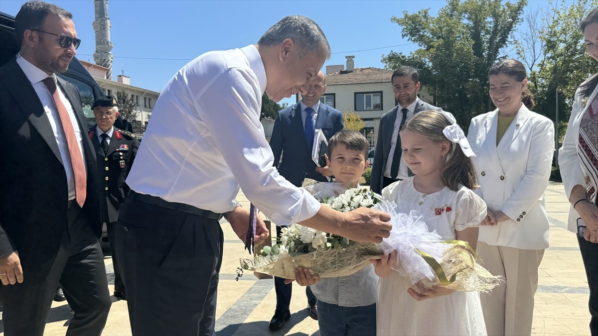 İçişleri Bakanı Ali Yerlikaya (sol 2), Edirne Valiliğine ziyarette bulundu. Bakan Yerlikaya...