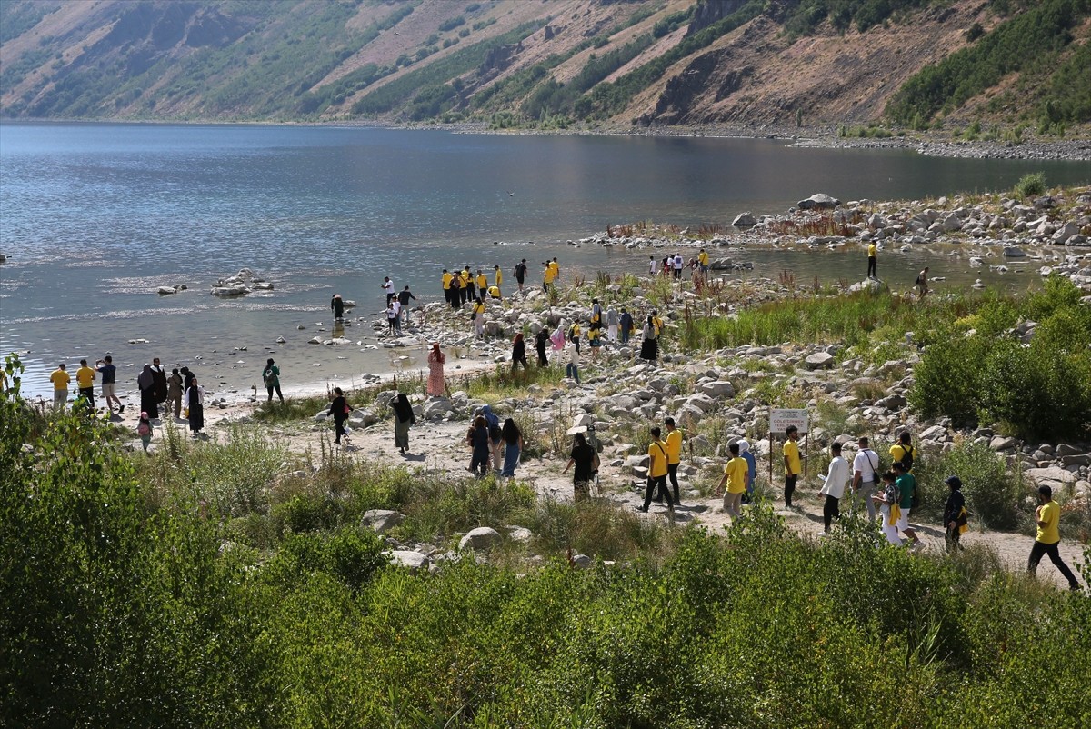 İkinci seferini yapan "Turistik Tatvan Treni" ile Bitlis'e gelenler, kent merkezi ve ilçelerdeki...