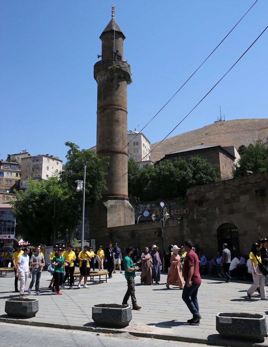 İkinci seferini yapan "Turistik Tatvan Treni" ile Bitlis'e gelenler, kent merkezi ve ilçelerdeki...