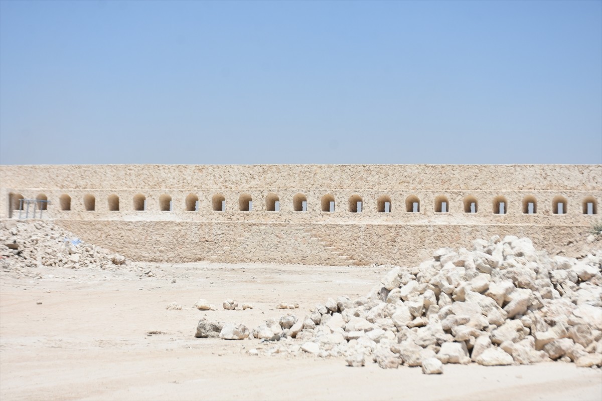 Irak'ın Musul kentine bağlı Telafer ilçesinde terör örgütü DEAŞ tarafından tahrip edilen tarihi...