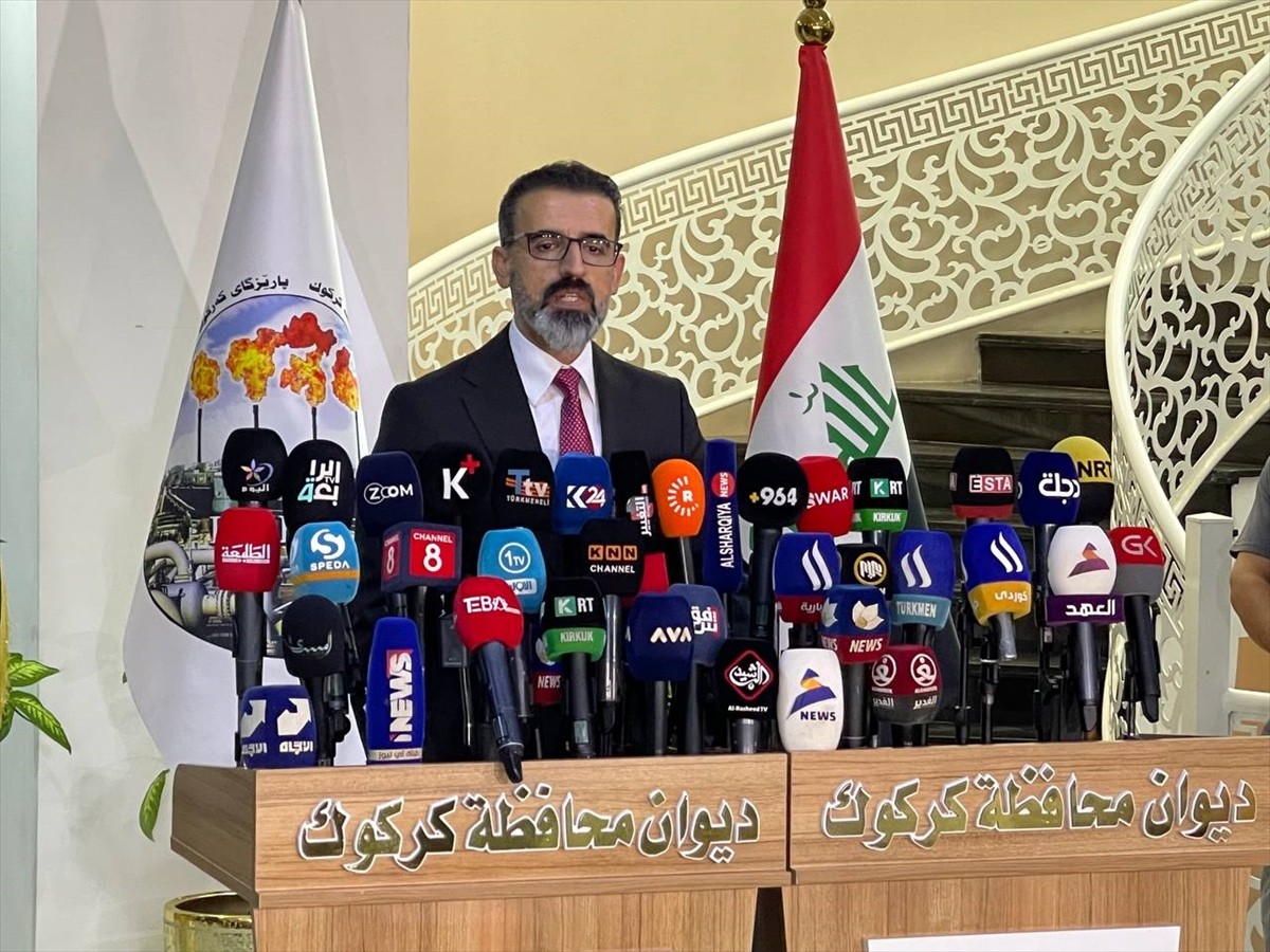 Irak'ta Kerkük Vilayet Meclisi'ndeki Türkmenler ve Kürdistan Demokrat Partisi (KDP) üyeleriyle bir...