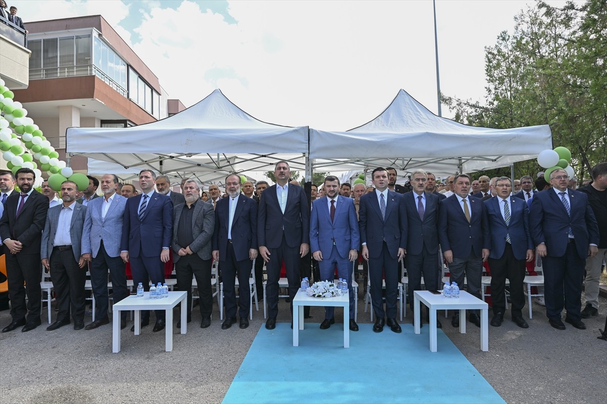 İslam Toplumu Milli Görüş Teşkilatları (IGMG) Ankara Şube binası açıldı. Açılış törenine AK Parti...