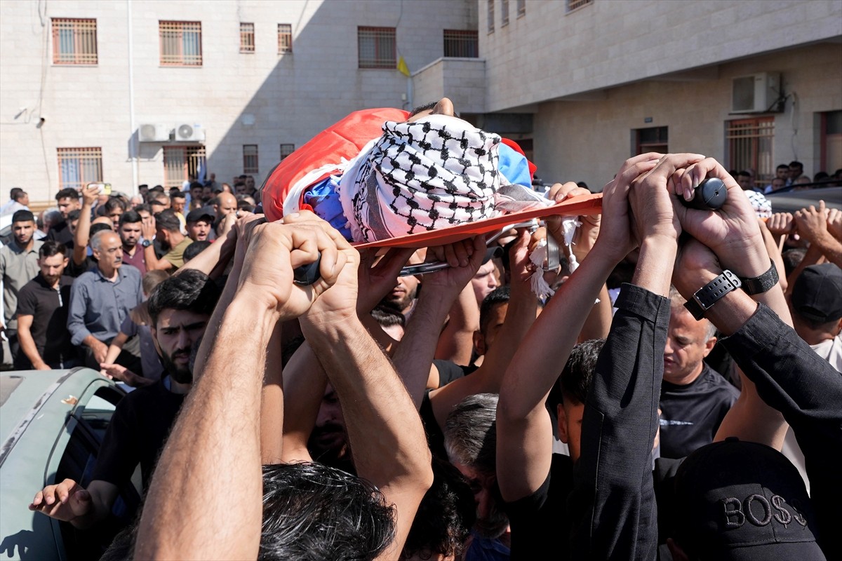 İsrail güçlerinin, işgal altındaki Batı Şeria'nın Tubas kentine düzenlediği baskında 1'i çocuk 4...