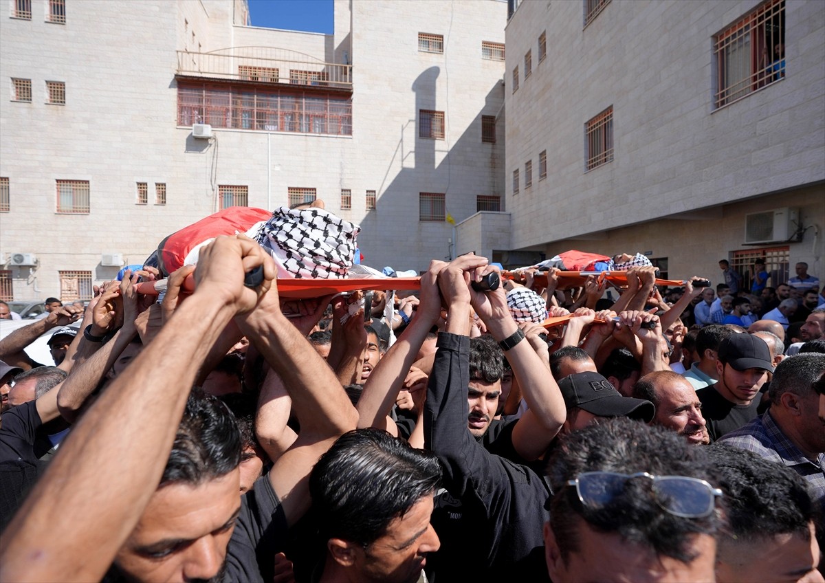İsrail güçlerinin, işgal altındaki Batı Şeria'nın Tubas kentine düzenlediği baskında 1'i çocuk 4...
