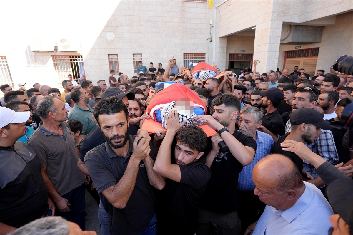 İsrail güçlerinin, işgal altındaki Batı Şeria'nın Tubas kentine düzenlediği baskında 1'i çocuk 4...