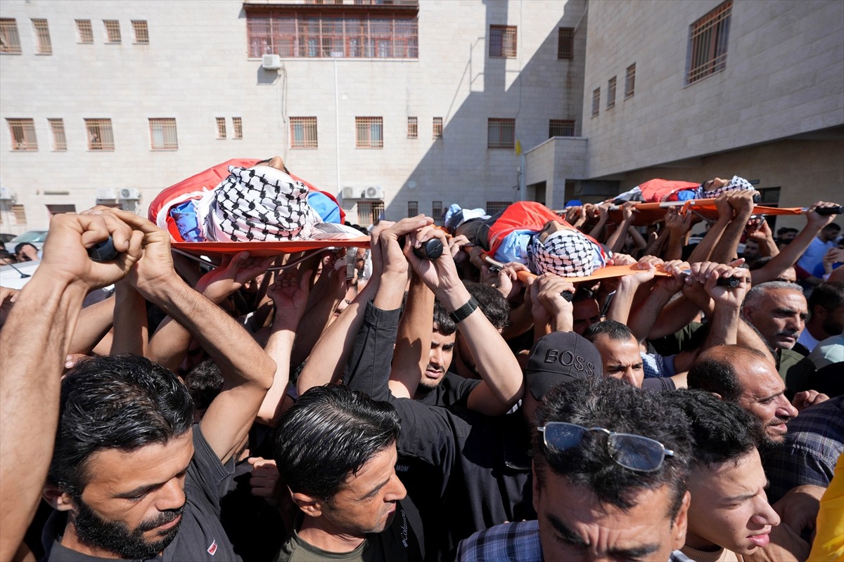 İsrail güçlerinin, işgal altındaki Batı Şeria'nın Tubas kentine düzenlediği baskında 1'i çocuk 4...