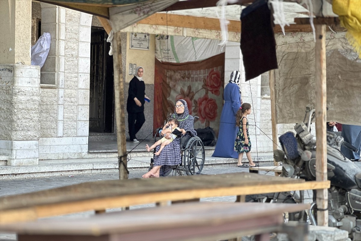 İsrail ordusu, Gazze Şeridi'nin güneyindeki Han Yunus kentindeki Hamad Kenti bölgesi, tahliye...