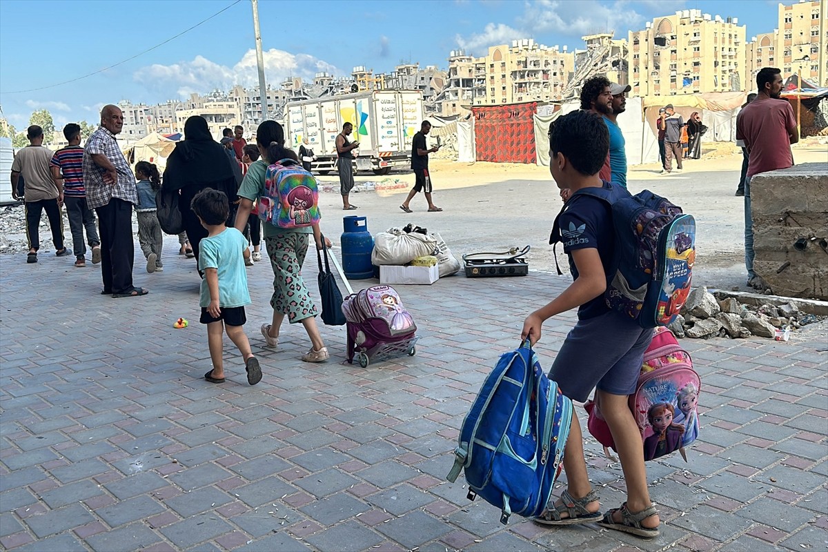 İsrail ordusu, Gazze Şeridi'nin güneyindeki Han Yunus kentindeki Hamad Kenti bölgesi, tahliye...