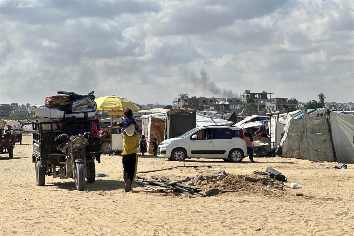İsrail ordusu, Gazze Şeridi'nin güneyindeki Han Yunus kentindeki Hamad Kenti bölgesi, tahliye...