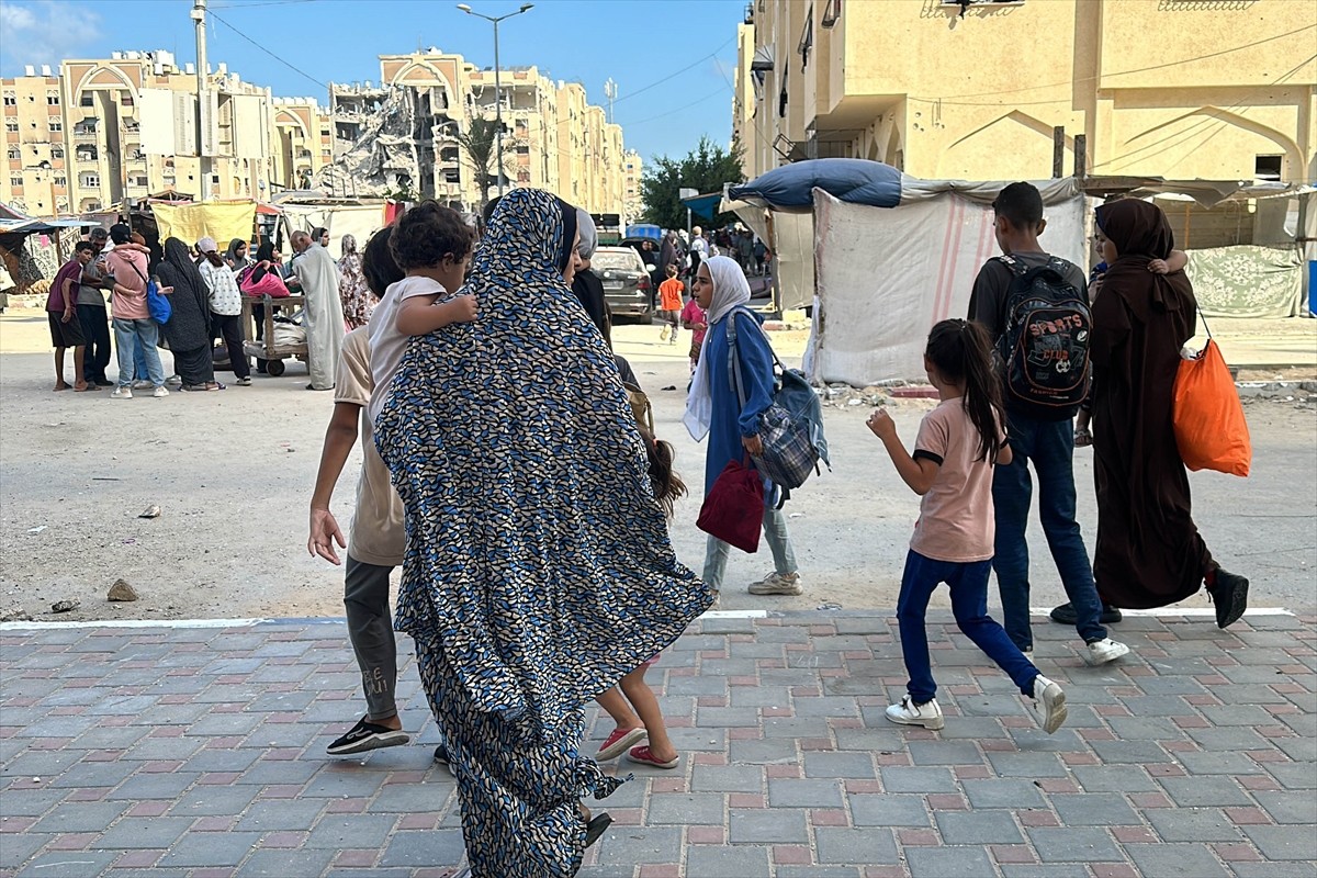 İsrail ordusu, Gazze Şeridi'nin güneyindeki Han Yunus kentindeki Hamad Kenti bölgesi, tahliye...