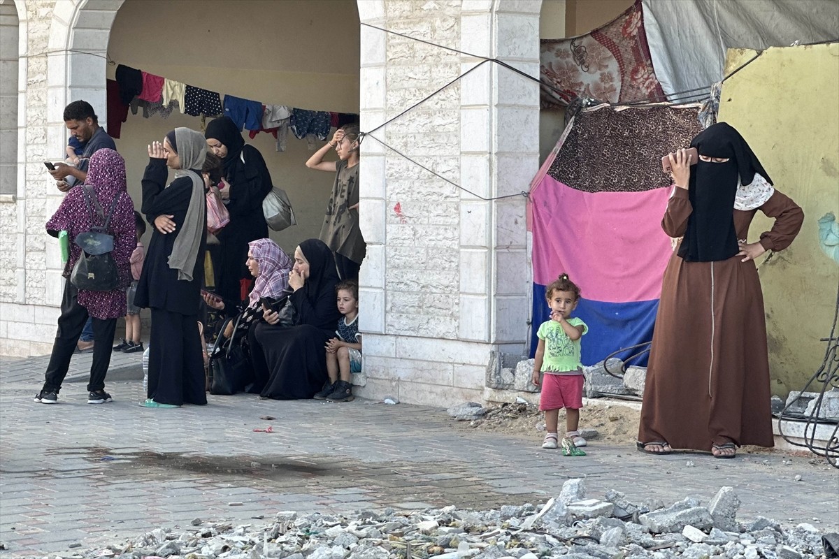 İsrail ordusu, Gazze Şeridi'nin güneyindeki Han Yunus kentindeki Hamad Kenti bölgesi, tahliye...