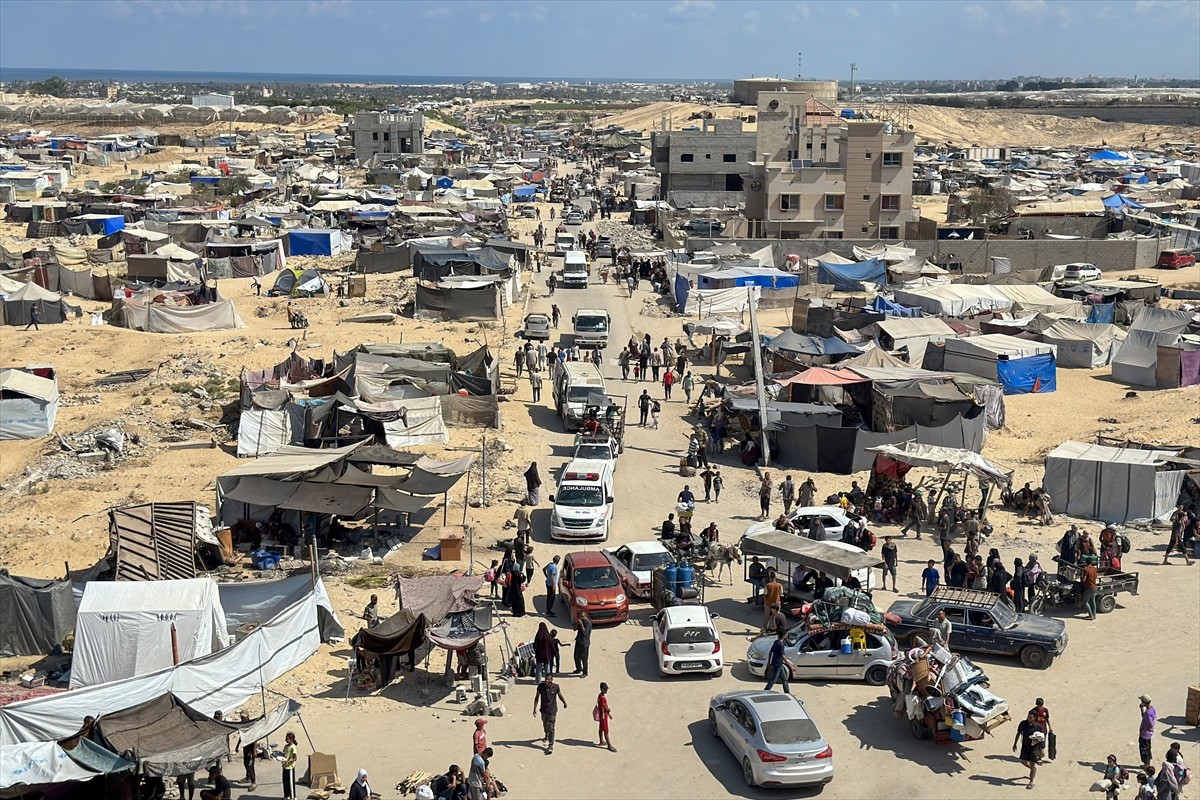 İsrail ordusu, Gazze Şeridi'nin güneyindeki Han Yunus kentindeki Hamad Kenti bölgesi, tahliye...