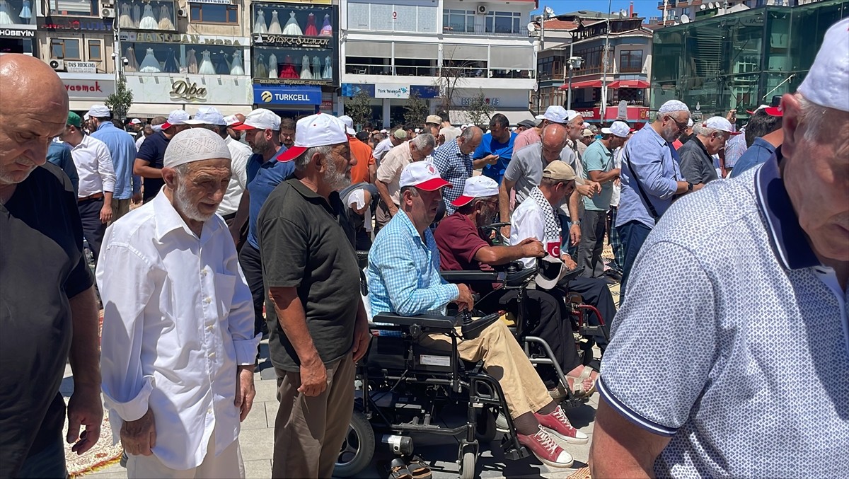 İstanbul'un Ümraniye ilçesinde, İran'ın başkenti Tahran'da suikasta uğrayan Hamas Siyasi Büro...