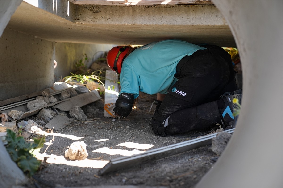 İzmir'deki Ulusal Medikal Kurtarma Ekibi, "Ulusal UMKE Haftası" kapsamında Urla ilçesinde yer alan...
