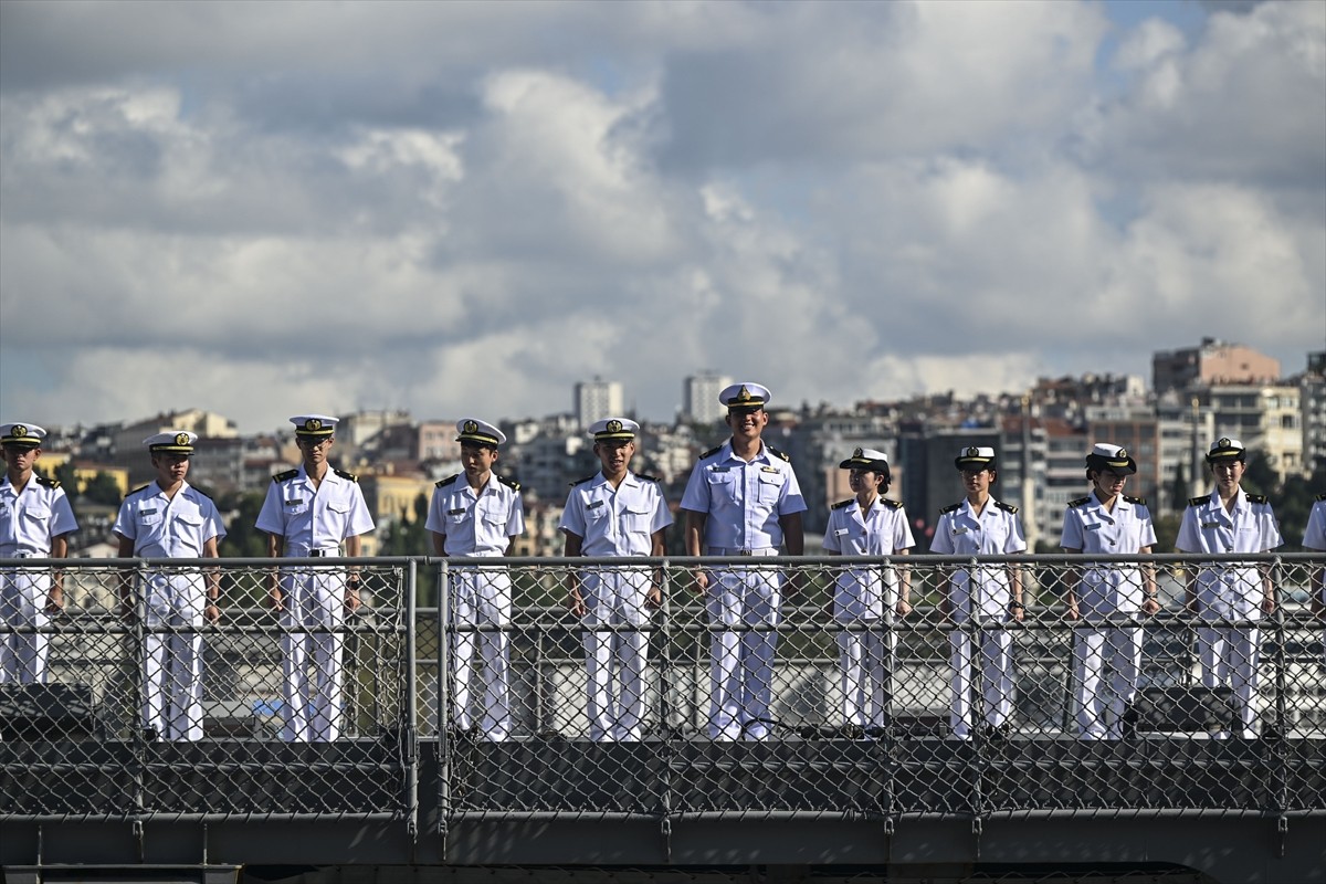 Japonya Deniz Öz Savunma Kuvvetleri'ne ait "Kashima" ve "Shimakaze" eğitim gemileri...