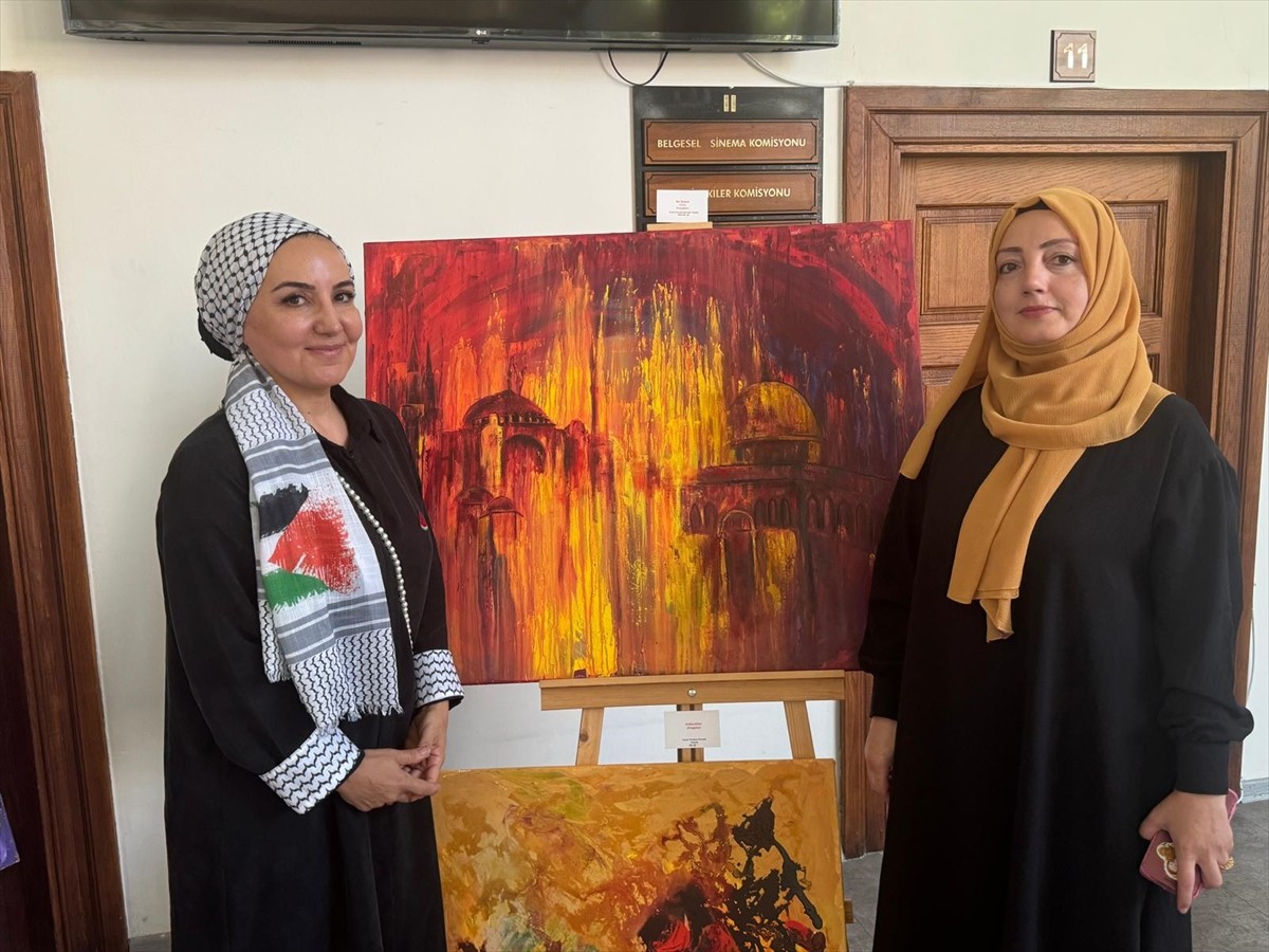 Kadriye Gedik ve Sevkan Hamurcu'nun eserlerinden oluşan "İki Şehrin Rüyası" resim sergisi...