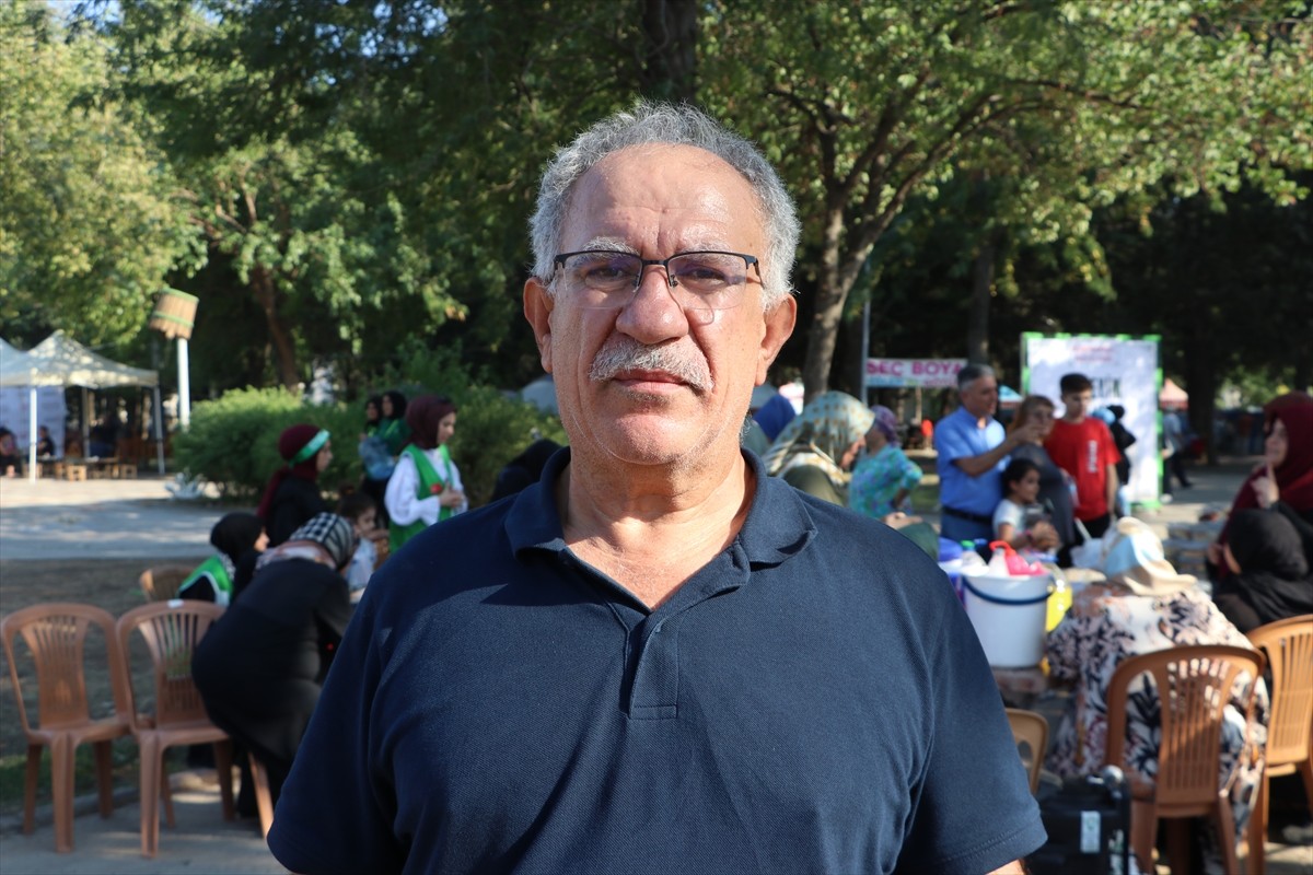 Kahramanmaraş Geleneksel Uluslararası Ağustos Fuarı'nda, Gazze yararına kermes açıldı....