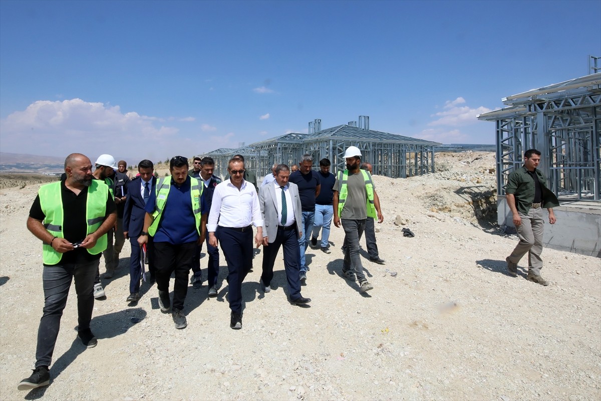 Kahramanmaraş merkezli 6 Şubat 2023'teki depremlerden etkilenen Malatya'nın Darende ilçesinde...