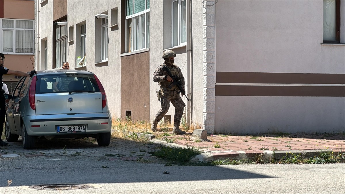Kastamonu'da 1 polisi şehit eden diğerini yaralayan zanlı, etkisiz hale getirildi. 