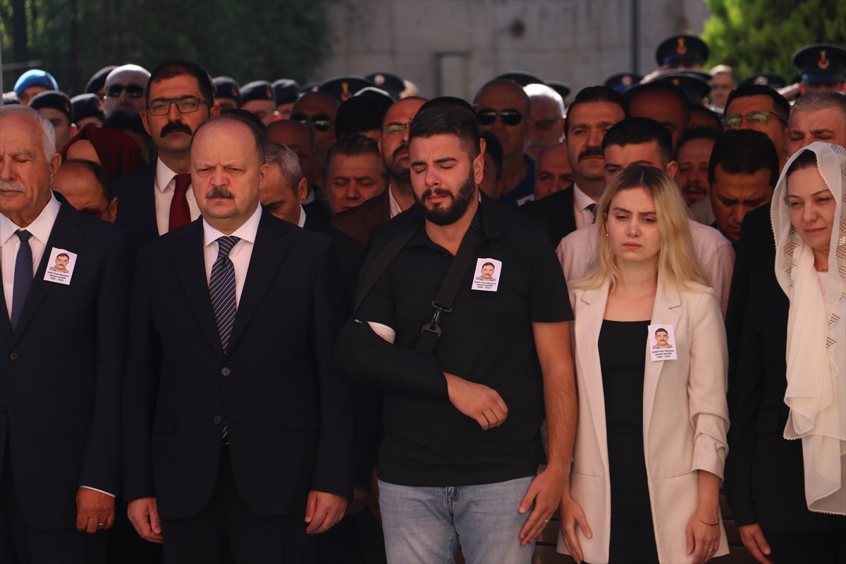 Kastamonu'da bir saldırganın ateş açarak şehit ettiği polis memuru Ahmet Şahan için İl Emniyet...