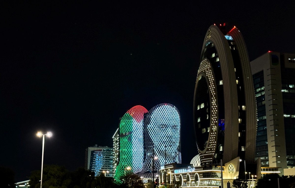 Katar’ın başkenti Doha’da bazı binalara İran’ın başkenti Tahran’da suikasta uğrayan Hamas Siyasi...