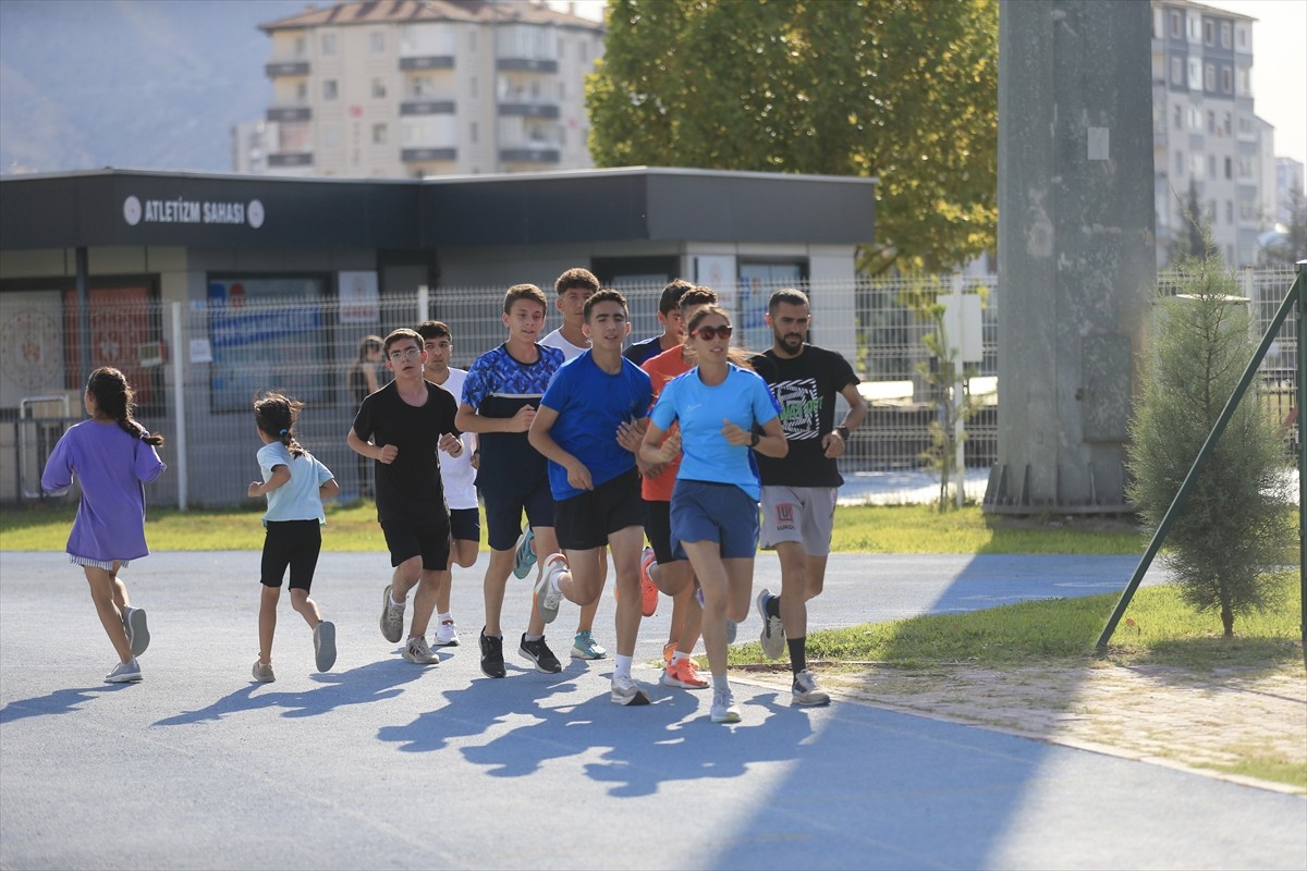 Kayseri'de sağlıklı bireylerin yetişmesi hedefiyle yapılan spor tesisi yatırımları, kulüp ve...