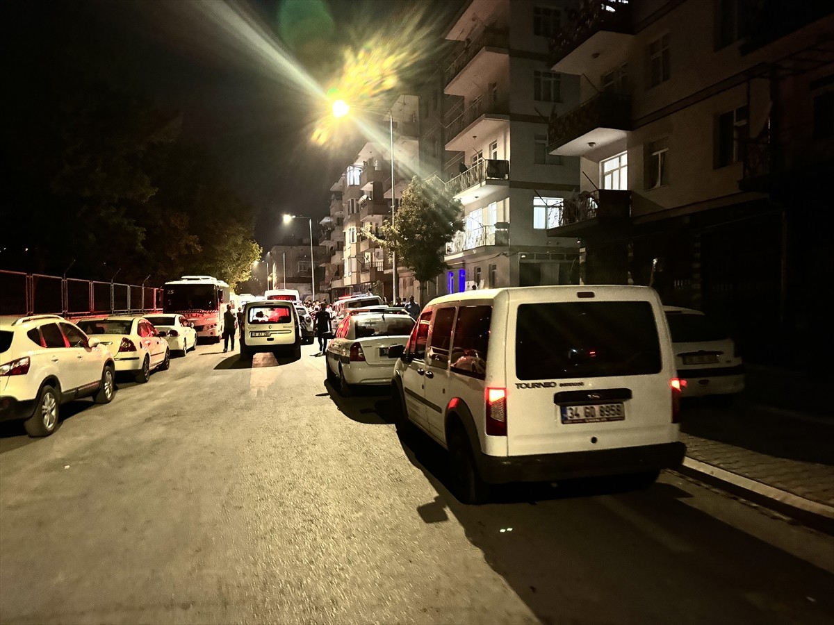 Kayseri'nin Kocasinan ilçesinde, akraba iki aile arasında çıkan kavgada 6 kişi yaralandı.