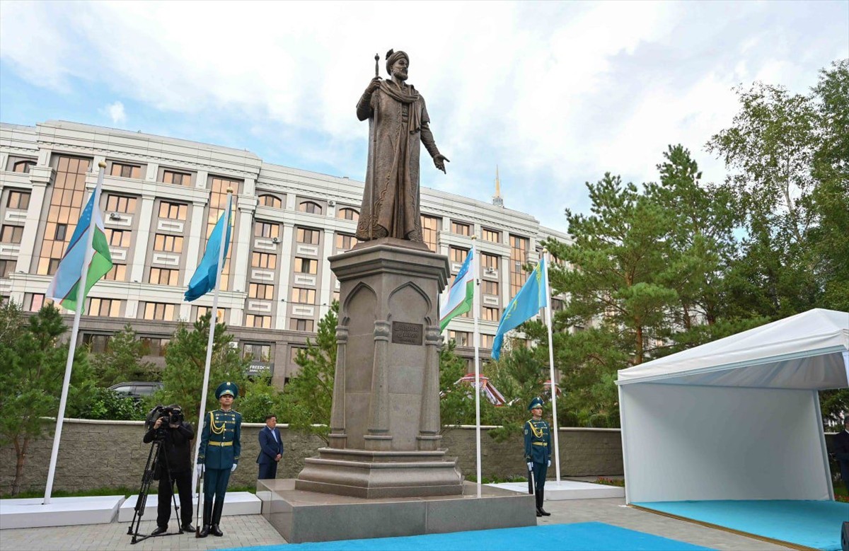 Kazakistan Cumhurbaşkanı Kasım Cömert Tokayev (solda), resmi ziyaret kapsamında başkent Astana’ya...