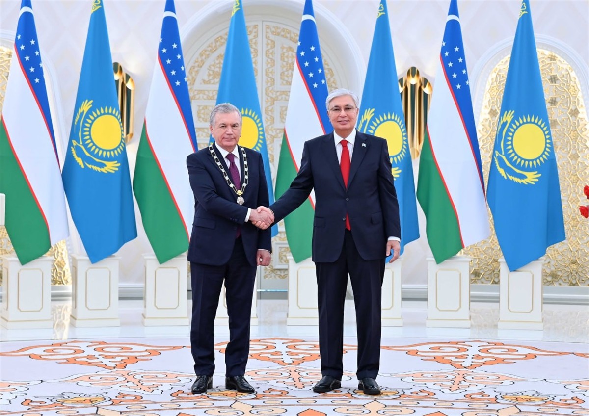 Kazakistan Cumhurbaşkanı Kasım Cömert Tokayev (solda), resmi ziyaret kapsamında başkent Astana’ya...