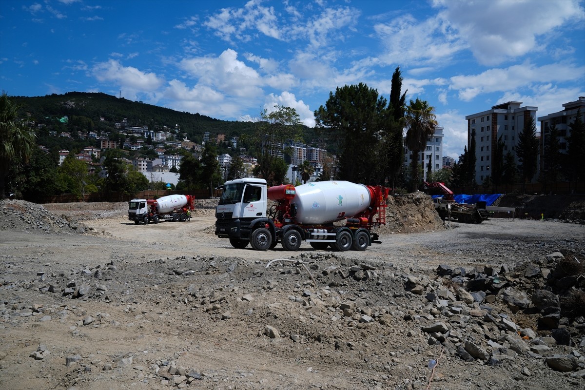 KİPTAŞ tarafından kentsel dönüşüm süreci başlatılan Kartal Metem Birlik Sitesi'nin temel atma...