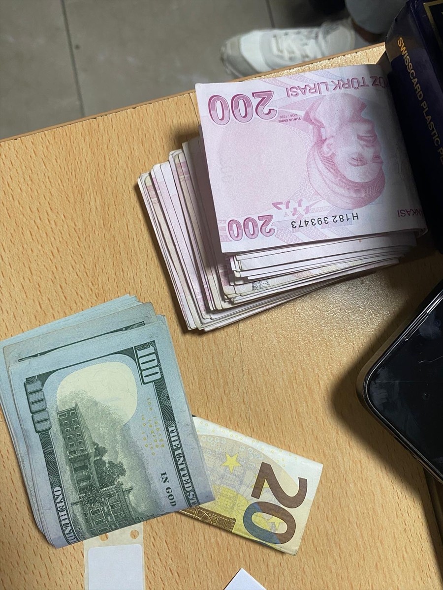 Kırklareli merkezli 4 ilde, iki organize suç örgütüne yönelik düzenlenen "Kuyu-15"...